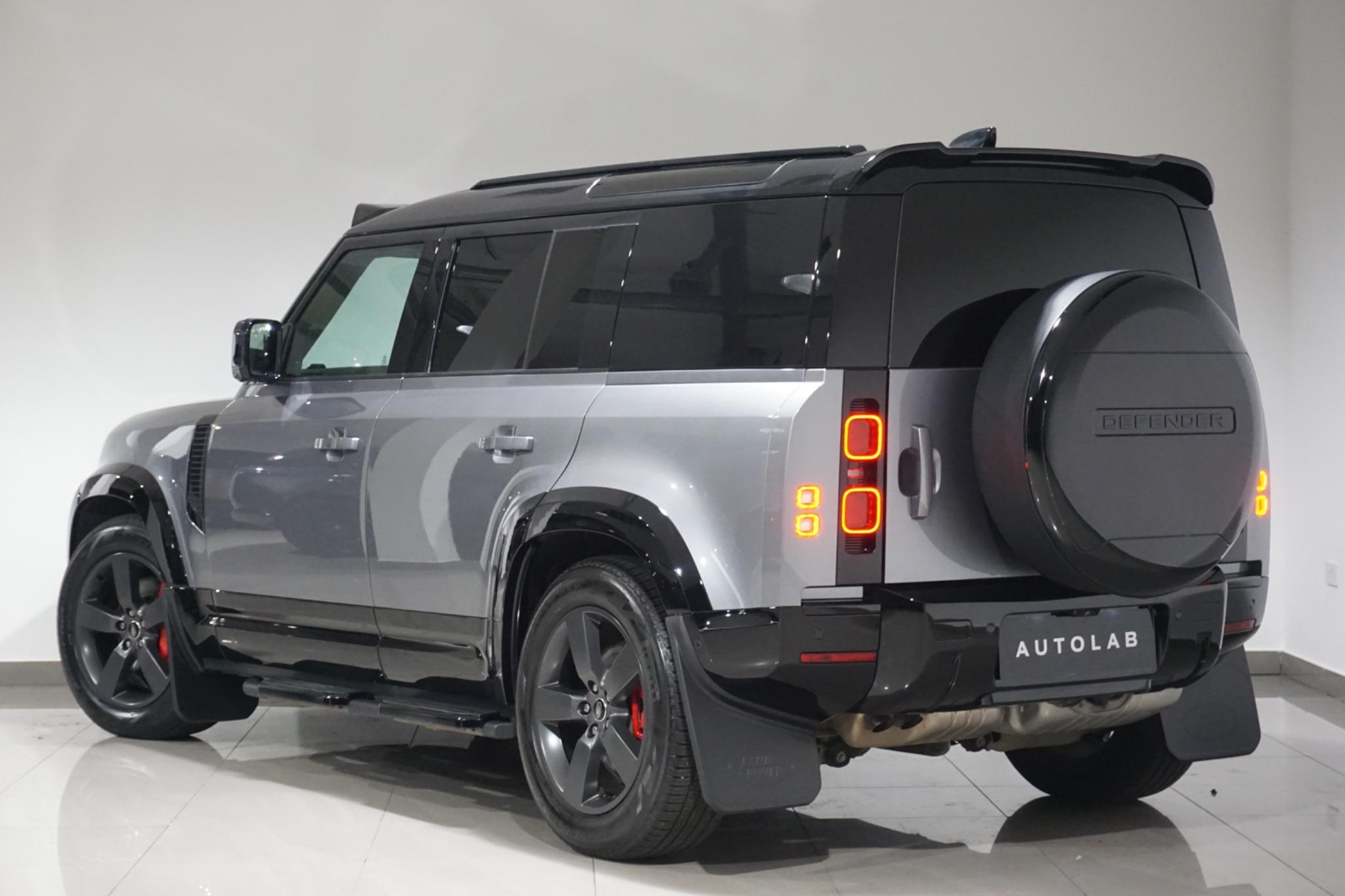 Land Rover Defender 110 3.0 D300 MHEV SE Hard Top SUV Auto 4WD MWB Euro 6 (s/s) 5dr